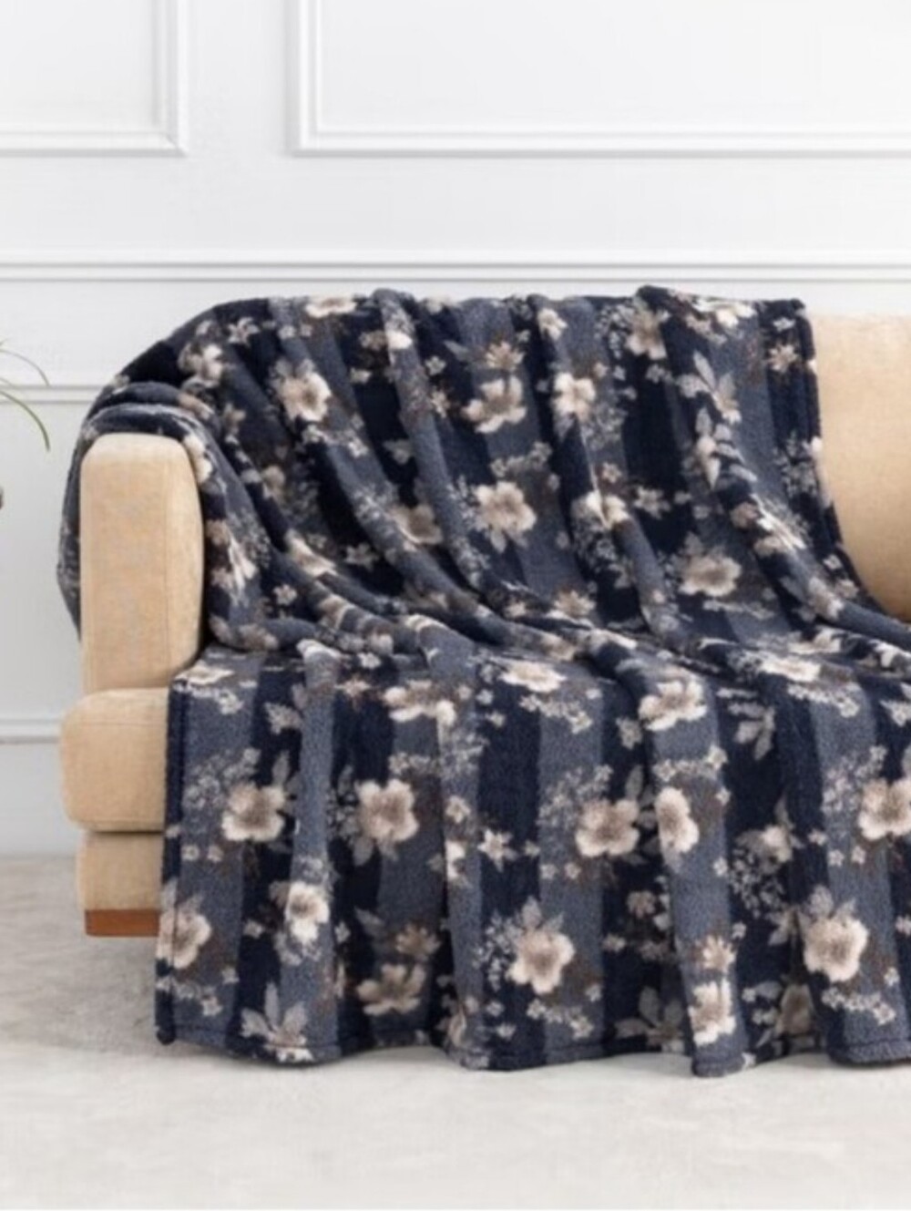 Berkshire Retro Blue Floral Plush Throw New